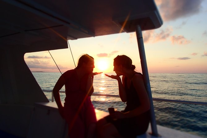 2 Hour Champagne Sunset Cruise from Grace Bay, Providenciales (Adult Only) - The 2-Hour Flow: Champagne Toast, Reef Views, and Local Conch Fritters