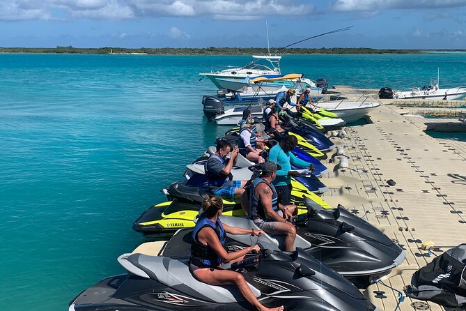 Jet Skiing around La famille ship and smaller pristine cays - Safety and skill level: what to expect from the guide style