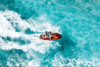 Jet Skiing around La famille ship and smaller pristine cays