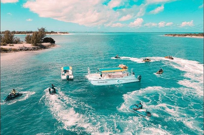 Jet Skiing around La famille ship and smaller pristine cays - Flying past La Famille Express: what you’ll actually see