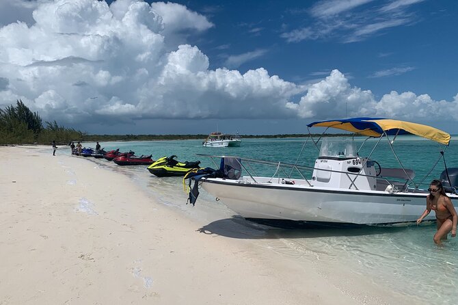 Lunch Seafari to pristine cays, shipwreck and lunch at TIKI BAR - Lunch at Omar’s Beach Hut, the built-in reset you’ll appreciate