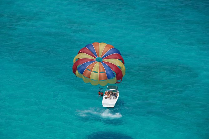 Parasailing Grand Turk - The flight above Grand Turk: 6 to 8 minutes of quiet sky and real island detail