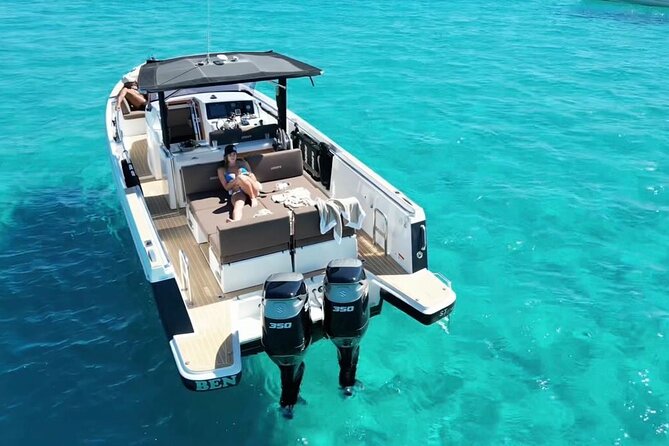 Private Morning Tour Fjord 38 Ben - Grace Bay: horizon views from the water plus a beach option