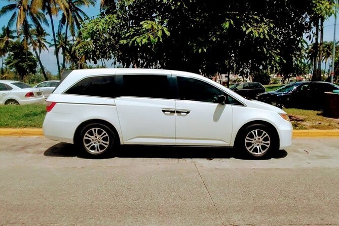 Providenciales Airport (PLS) to hotels or ferry -Arrival Transfer - Vehicle and equipment comfort: child seats, sports gear, and insured peace of mind