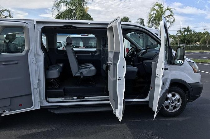 Providenciales Private Group Round Trip Airport Transfer - Car Seats, Booster Seats, and Kids Without the Last-Minute Panic
