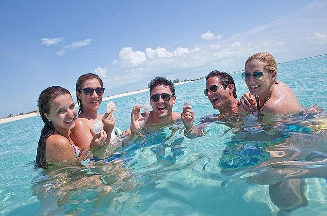 Seaside Scavenger Hunt Turks & Caicos - After the hunt: fresh conch meal on a deserted island